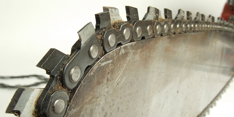 How Tight Should a Chainsaw Chain Be