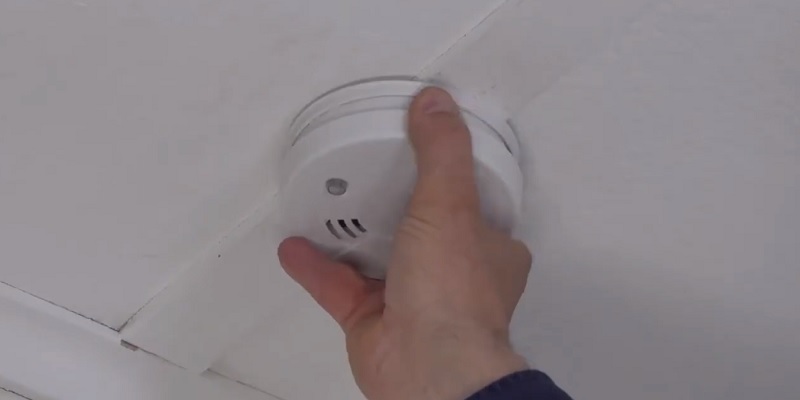 Replacing a Smoke Detector Battery